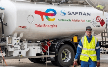 Men in front of safran sustainable fuel